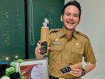 Subkoordinator-Urusan-Penyuluhan-DPMPTSP-DKI-Jakarta-Rinaldi-dapat-anugerah-Duta-Iprahumas.jpg