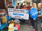 Sudinsos-Jakarta-Timur-menyalurkan-bantuan-kepada-warga-Jalan-Angsana-Utan-Kayu-Utara-Matraman.jpg
