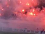 Suporter-PSS-Sleman-menyalakan-flare-di-stadion.jpg