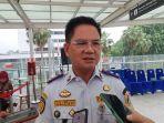 Syafrin-Liputo-di-Halte-Transjakarta-Bundaran-HI.jpg