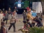 Tangkapan-layar-video-amatir-yang-merekam-momen-pengeroyokan-AM-26-di-Kawasan-Kemang.jpg