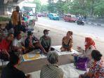 Tim-Asesmen-Sentra-Handayani-menemui-PPKS-untuk-mengajaknya-tinggal-di-Rusunawa.jpg