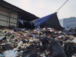 Tumpukkan-sampah-menggunung-di-Gang-H-Mansur-Joglo-Kembangan-Jakarta-Barat.jpg
