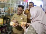 UMKM-Wali-Kota-Tangerang-Sachrudin-saat-meninjau-persiapan-pelaku-UMKM-Bintang-Sawi.jpg