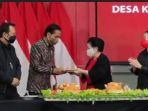 Ulang-tahun-Jokowi-mendapatkan-potongan-tumpeng-pertama-dari-Ketua-Umum-PDIP.jpg
