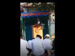 Ustad-HNur-Fadhil-Ahmad-sedang-memberikan-cerama-saat-pelaksanaan-salat-Idul-Adha-1444-Hijriah.jpg