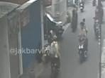 VIRAL-MEDIA-SOSIAL-pelajar-menganiaya-pelajar-lainnya-di-kawasan-Tomang-Grogol-Petamburan.jpg