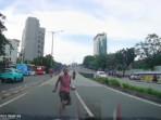 Video-seorang-pria-menabrakkan-dirinya-ke-mobil-di-kawasan-Tanah-Abang-Jakarta-Pusat.jpg