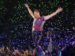 Vokalis-Coldplay-Chris-Martin-saat-konser-di-AS-7437436.jpg