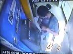 aksi-pencurian-dompet-yang-tertinggal-di-ruang-atm-spbu-pondok-kopi.jpg