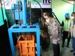 anies-baswedan-meninjau-pengolahan-sampah-mandiri-di-itc-cempaka-mas.jpg
