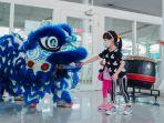 barongsai-on-train-1.jpg
