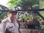 camat-pasar-rebo-mujiono-menunjukkan-budidaya-anggrek-di-area-rw-09-kelurahan-baru-pasar-rebo.jpg