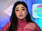 dewi-perssik-emo.jpg