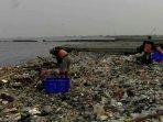 evakuasi-sampah-di-pantai-cilincing-terkendala-minimnya-fasilitas171.jpg
