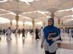 11 Prompt Gemini AI untuk Edit Foto di Depan Kabah dengan Langit Indah
