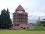 gedung-rektorat-universitas-indonesia.jpg