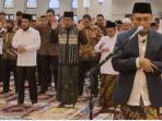 jokowi-ganjar-salat-id.jpg
