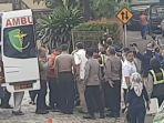 kapolda-jambi-irjen-rusdi-hartono-bersama-ajudannya-tiba-di-rs-polri-kramat-jati-jakarta-timur.jpg