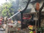 kebakaran-di-Jalan-Tentara-Pelajar-Kebayoran-Lama-Jakarta-Selatan-Senin-2992025-siang.jpg
