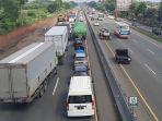 kemacetan-parah-terjadi-di-tol-jakarta-cikampek1.jpg