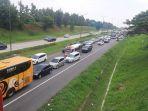 lalin-di-tol-cikopo-dari-jembatan-purwakarta-masih-terpantau-padat-merayap.jpg
