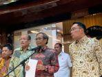 mahfud-md-dan-ridwan-kamil-di-kantor-kemenko-polhukam-jakarta-pada-sabtu-2462023.jpg