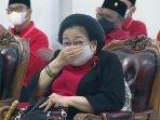 megawati-tersipu.jpg