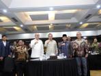 menandatangani-Surat.jpgmemastikan-percepatan.jpgpercepatan-pembangunan.jpggudang-dan-gerai.jpgsegera-dilakukan.jpg