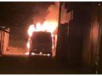 mobil-pedangdut-via-vallen-hangus-terbakar-di-depan-rumahnya-pada-selasa-3062020-dini-hari.jpg