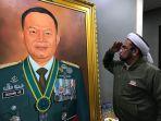 ngabalin-menghormat-kepada-foto-jenderal-tni-dudung.jpg