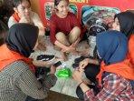 para-muda-mudi-peserta-upacara-mengapung-peringatan-hut-ke-75-ri170820203.jpg