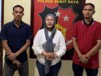 pelaku-pelemparan-palu-gi-kiri-baju-hitam-saat-berdamai-dengan-korban-bambang-kanan.jpg