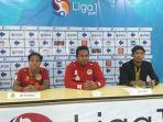 pelatih-tira-persikabo-kartini-zulfikri-bashari-dan-pemain-belakang-tira-persikabo-kartini.jpg