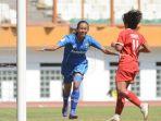 pemain-persib-bandung-putri-risqi-yanti-melakukan-selebrasi-setelah-mencetak-gol.jpg
