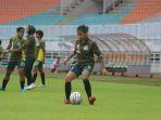 pemain-timnas-putri-indonesia-hanipa-halimatusyadiah-1982020-1.jpg