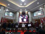 pencipta-lagu-Mars-Tegar-Beriman-mendapat-penghargaan-dari-DPRD-Kabupaten-Bogor.jpg