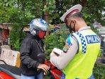 pengendara-motor-kena-tilang271020201.jpg