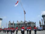 pengibaran-bendera-raksasa-di-lokasi-jis.jpg