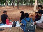 pengunjung-monas-tidak-takut-ledakan-granat-asap.jpg