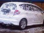 perawatan-mencuci-mobil-dengan-shampoo-khusus.jpg