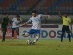 persib-bandung-kalah-2-4-atas-pss-sleman-pada-babak-perempat-final-piala-presiden-2022.jpg