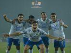 persib-bandung-menang-3-1-atas-persebaya-surabaya-jumat-1762022-malam.jpg
