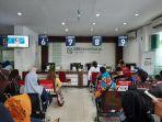 peserta-bpjs-kesehatan-kota-depok-tengah-mengantre-untuk-turun-kelas.jpg