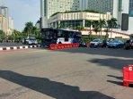 petugas-kepolisian-berjaga-jaga-di-jalan-protokol-sudirman170820201.jpg