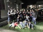 polisi-bandar-lampung-pose-bareng-mayat-begal_20170403_112227.jpg