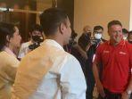 raffi-ahmad-dan-nagita-slavina-bertemu-dengan-legenda-liverpool-michael-owen.jpg