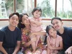 ruben-onsu-dan-sarwendah-tan-bersama-thalia-putri-onsu.jpg