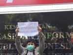 sandya-widya-datang-ke-kantor-kominfo-karena-terkena-imbas-pemblokiran-sejumlah-aplikasi.jpg