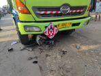 sebuah-truk-hino-bernopolb-9982-ym-mengalami-rem-blong.jpg